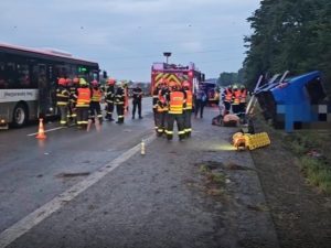 Nehoda autobusu na dálnici D2. Zdroj: HZS JMK