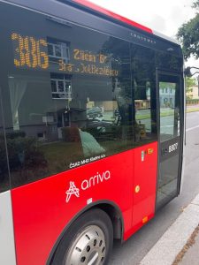 Autobus společnosti Arriva na lince PID 386. Autor: Zdopravy.cz/Ondřej Kubala