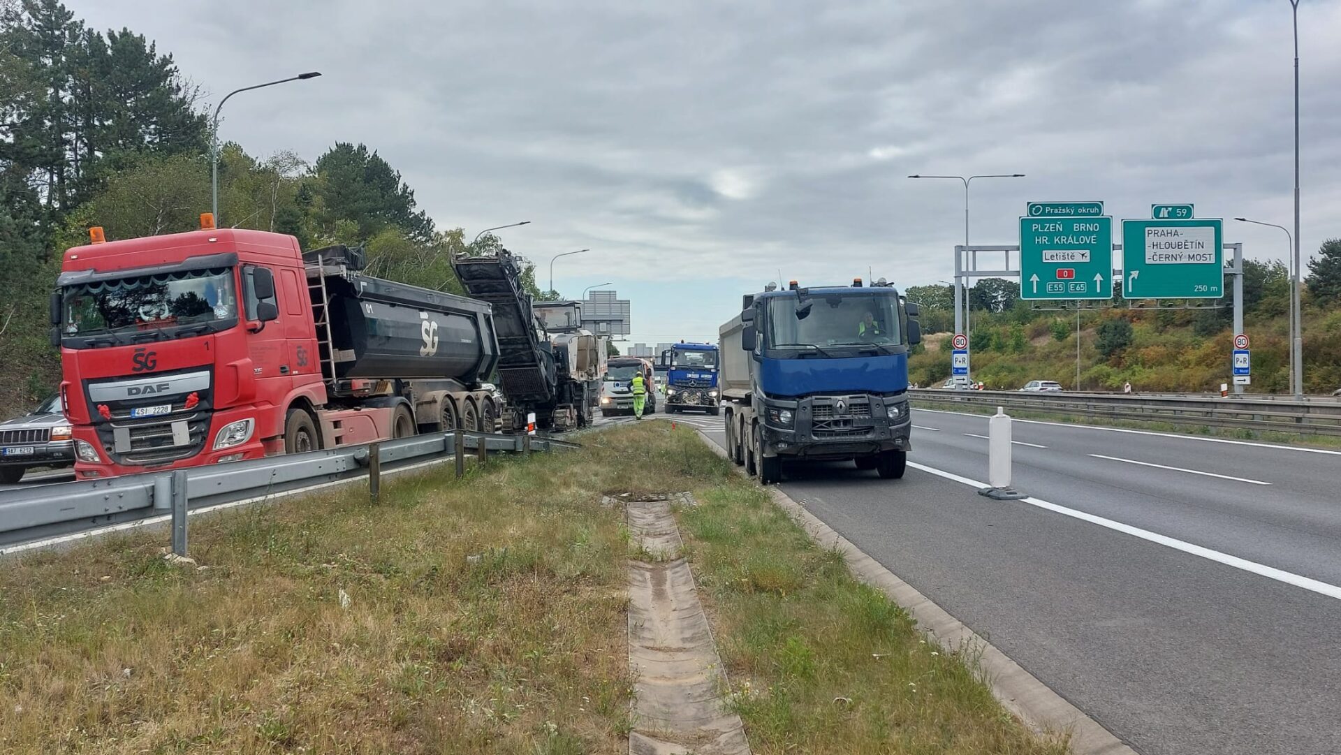 Práce na opravě D10 a části Pražského okruhu u Černého Mostu. Foto : ŘSD
