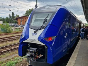 Bateriová jednotka Siemens Mireo Plus B braniborského dopravce NEB ve stanici Königs Wusterhausen. Foto: Zdopravy.cz / Jan Nevyhoštěný