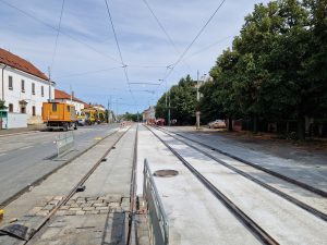 Rekonstrukce tramvajové trati na Bílé hoře v Praze (stav 7. 7. 2025). Foto: Zdopravy.cz