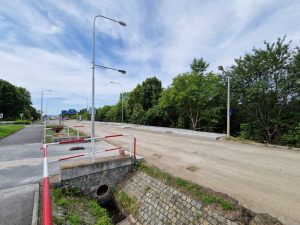 Rekonstrukce Karlovarské ulice v Praze (stav 7. 7. 2025). Foto: Zdopravy.cz