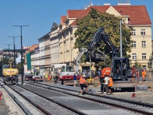 Rekonstrukce a narovnání tramvajové trati u pražského výstaviště. Foto: Zdopravy.cz