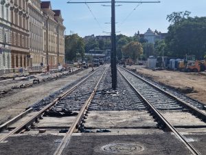 Rekonstrukce a narovnání tramvajové trati u pražského výstaviště. Foto: Zdopravy.cz