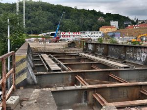 Demontáž železničního mostu Hřebík na pražském Smíchově. Foto: TSK