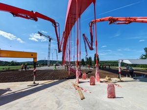 Betonáž střední části mostu přes Moravu na D55. Foto: Pragoprojekt