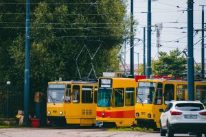 Tramvaj Schindler Be 4/8 a tramvaje Tatra ve Lvově. Foto: Lvivelektrotrans