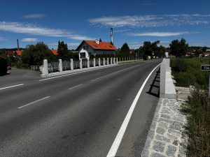 Opravený kamenný most přes Pilský potok v Dobříši. Foto: KSÚS