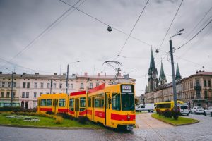 Tramvaj Schindler Be 4/8 ve Lvově. Foto: Lvivelektrotrans