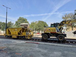 Zaštěrkování tramvajové trati u pražského výstaviště. Foto: DPP
