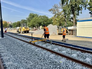 Zaštěrkování tramvajové trati u pražského výstaviště. Foto: DPP