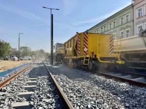 Zaštěrkování tramvajové trati u pražského výstaviště. Foto: DPP