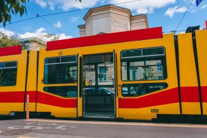 Tramvaj Schindler Be 4/8 ve Lvově. Foto: Lvivelektrotrans