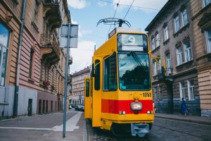 Tramvaj Schindler Be 4/8 ve Lvově. Foto: Lvivelektrotrans