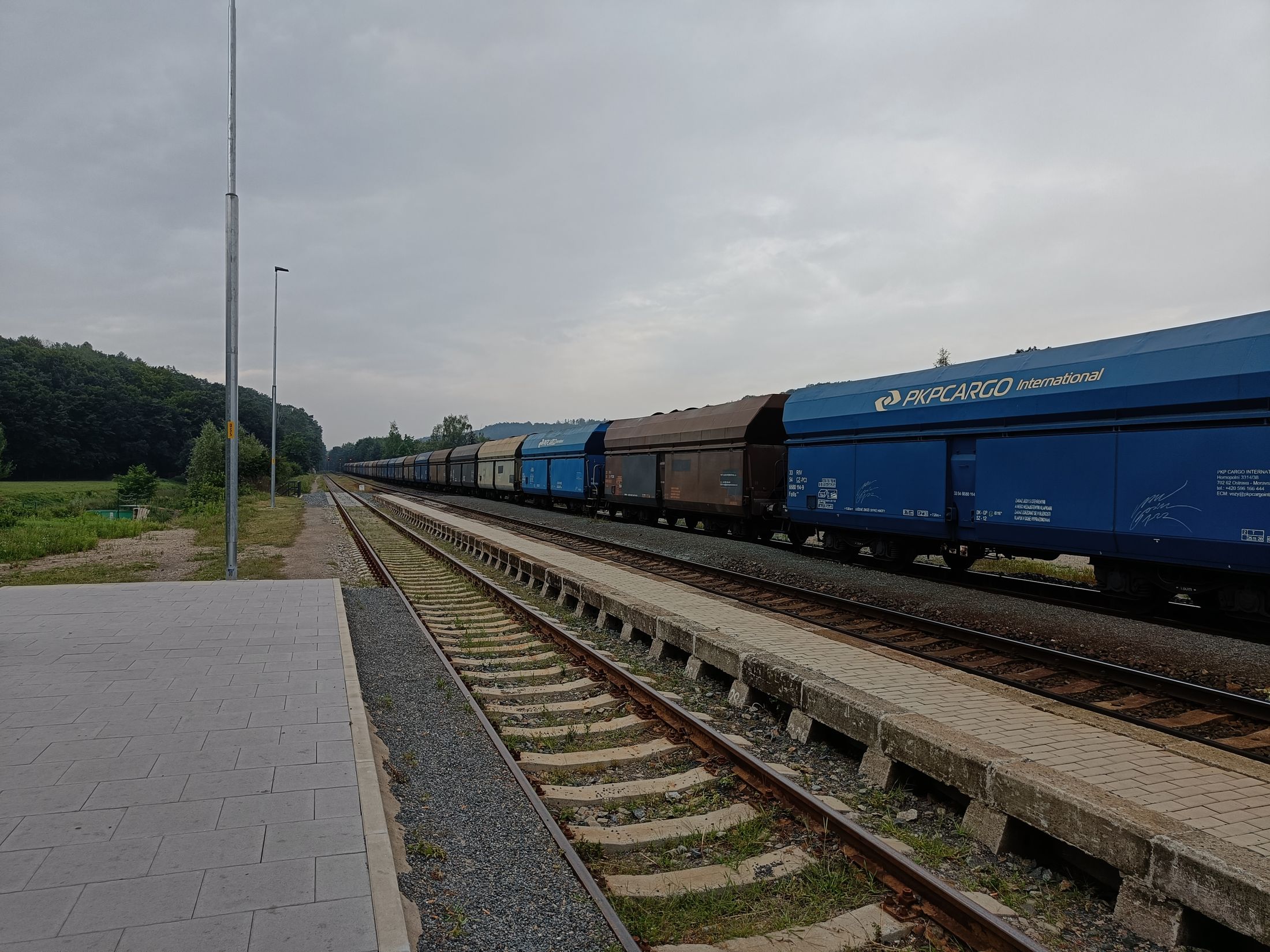 Stanice Otvovice na trati Kladno - Kralupy nad Vltavou. Foto: Rusty Fox / Zdopravy.cz
