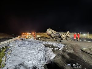 Požár cisterny na D11. Foto: HZS Královéhradeckého kraje