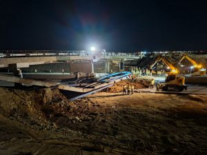 Demolice letištní lávky přes D7. Pramen: ŘSD