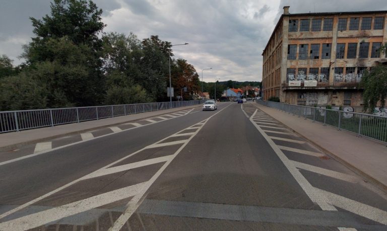 Začátek uzavírky bude u mostu přes Svitavu v Obřanech. Zdroj: Mapy.cz