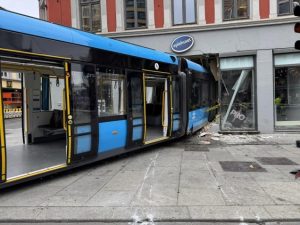 Vykolejení tramvaje SL18 v centru Osla. Foto: SHK