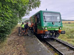 Sobotní cyklovlak společnosti GE Train na lokálce Svojšín - Bor. Autor: Aleš Petrovský