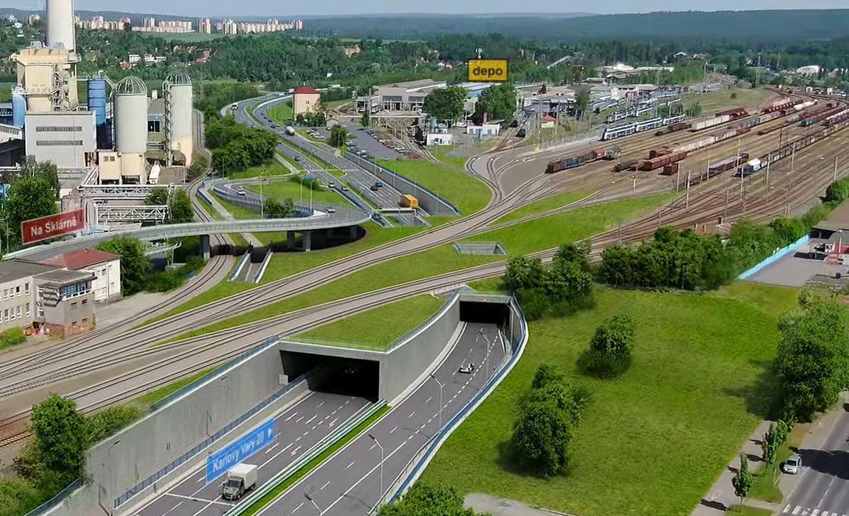 Průchod nové silnice I/20 pod seřaďovacím nádražím Doubravka v Plzni. Foto: ŘSD
