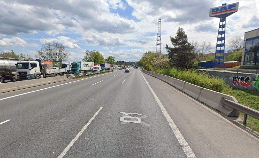 D1 se zúženým úsekem u Jažlovic. Foto: Google Street View