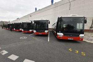 Předání pražských autobusů jako pomoc Ukrajině. Zdroj: DPP
