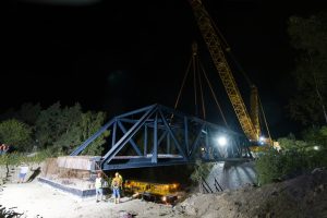 Usazování Faltusova mostu. Foto: P. Eret / Plzen.eu