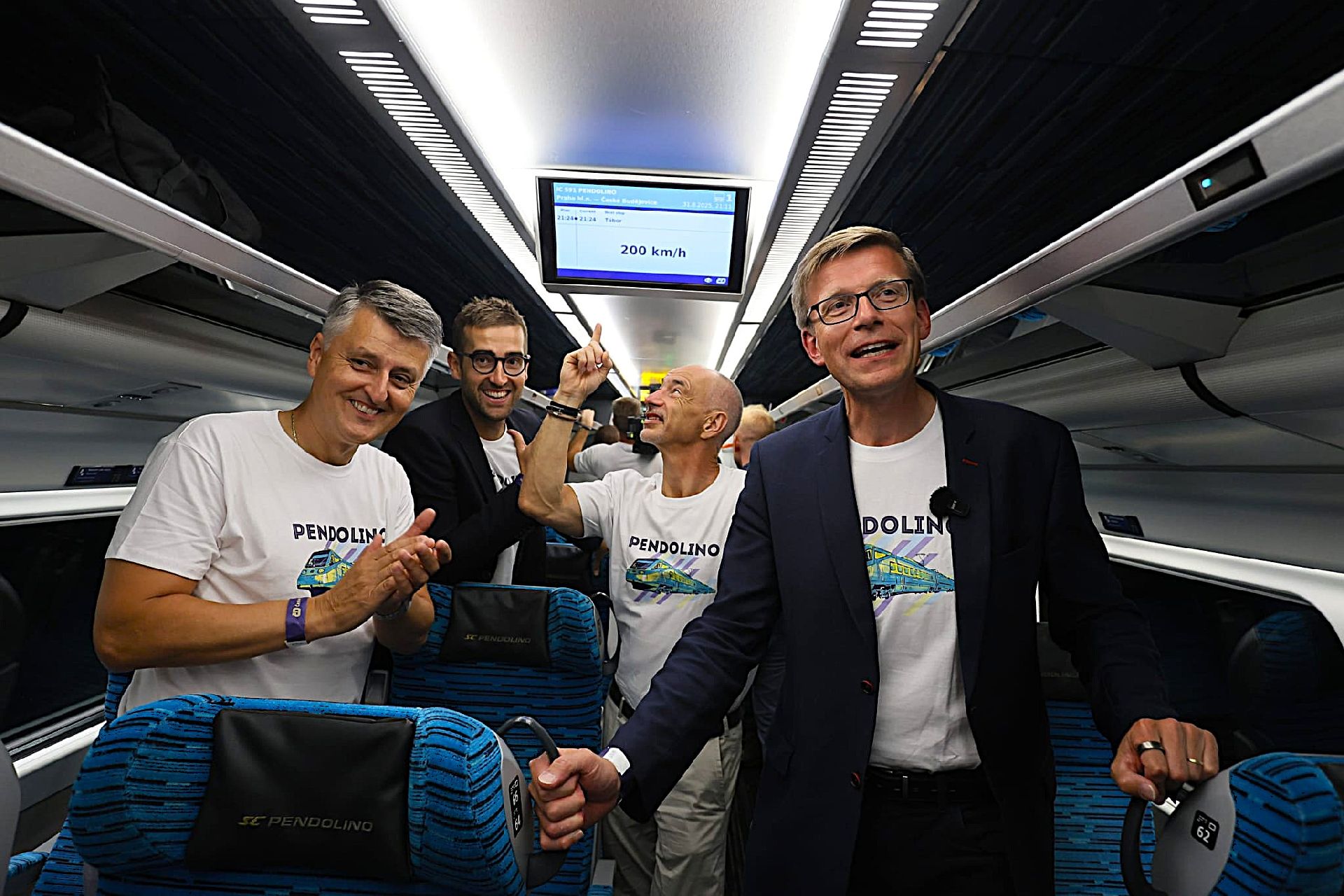 Cestující ve vlaku Českých drah. Foto: Jihočeský kraj