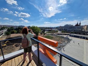 Terasa nového nádraží Praha-Bubny. Foto: Zdopravy.cz, Jan Nevyhoštěný