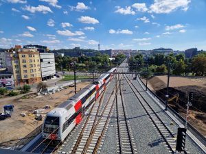 Výhled z otevřené terasy nového nádraží Praha-Bubny. Foto: Zdopravy.cz, Jan Nevyhoštěný
