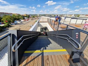 Výhled z otevřené terasy nového nádraží Praha-Bubny. Foto: Zdopravy.cz, Jan Nevyhoštěný
