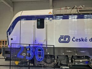 Lokomotiva Siemens Vectron s maximální provozní rychlostí 230 km/h v barvách ČD. Foto: Zdopravy.cz
