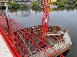 Kontrolní den na dokončovaném Dvoreckém mostě v Praze (10. září 2025). Foto: Zdopravy.cz