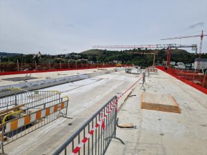 Kontrolní den na dokončovaném Dvoreckém mostě v Praze (10. září 2025). Foto: Zdopravy.cz
