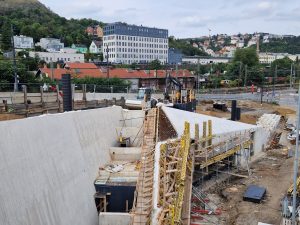 Kontrolní den na dokončovaném Dvoreckém mostě v Praze (10. září 2025). Foto: Zdopravy.cz