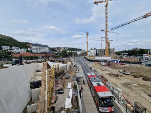 Kontrolní den na dokončovaném Dvoreckém mostě v Praze (10. září 2025). Foto: Zdopravy.cz