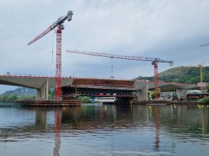 Poslední dokončované pole Dvoreckého mostu v Praze (10. září 2025). Foto: Zdopravy.cz
