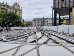 Přestavba Václavského náměstí spojená s návratem tramvajové trati (stav v září 2025). Foto: Zdopravy.cz / Jan Nevyhoštěný