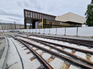 Přestavba Václavského náměstí spojená s návratem tramvajové trati (stav v září 2025). Foto: Zdopravy.cz / Jan Nevyhoštěný