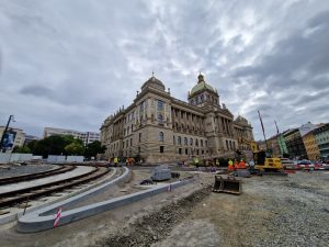 Přestavba Václavského náměstí spojená s návratem tramvajové trati (stav v září 2025). Foto: Zdopravy.cz / Jan Nevyhoštěný