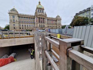 Přestavba Václavského náměstí spojená s návratem tramvajové trati (stav v září 2025). Foto: Zdopravy.cz / Jan Nevyhoštěný