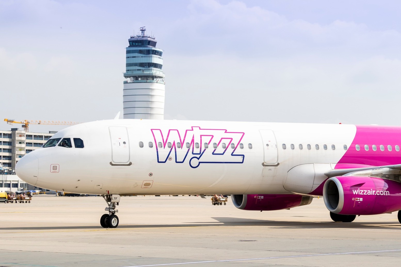 Letoun Airbus společnosti Wizz Air a Letiště Vídeň. Zdroj: Julian Jager / Flughafen Wien