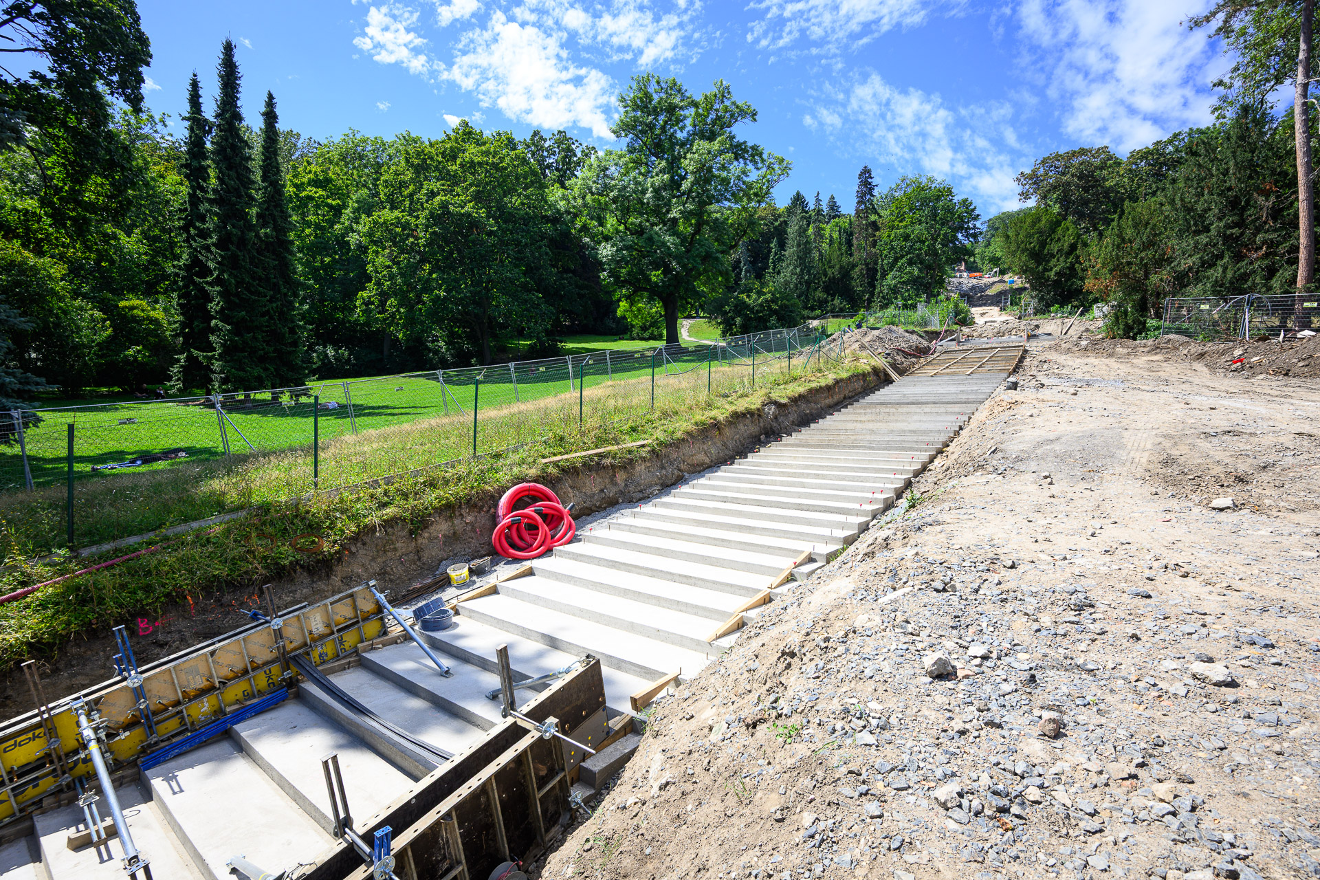 Kompletní rekonstrukce lanové dráhy na Petřín (stav srpen 2025). Foto: DPP