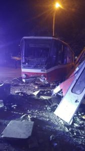 Havarovaný vůz bývalé pražské tramvaje T6A5 v Sofii. Foto: Vasil Terzijev