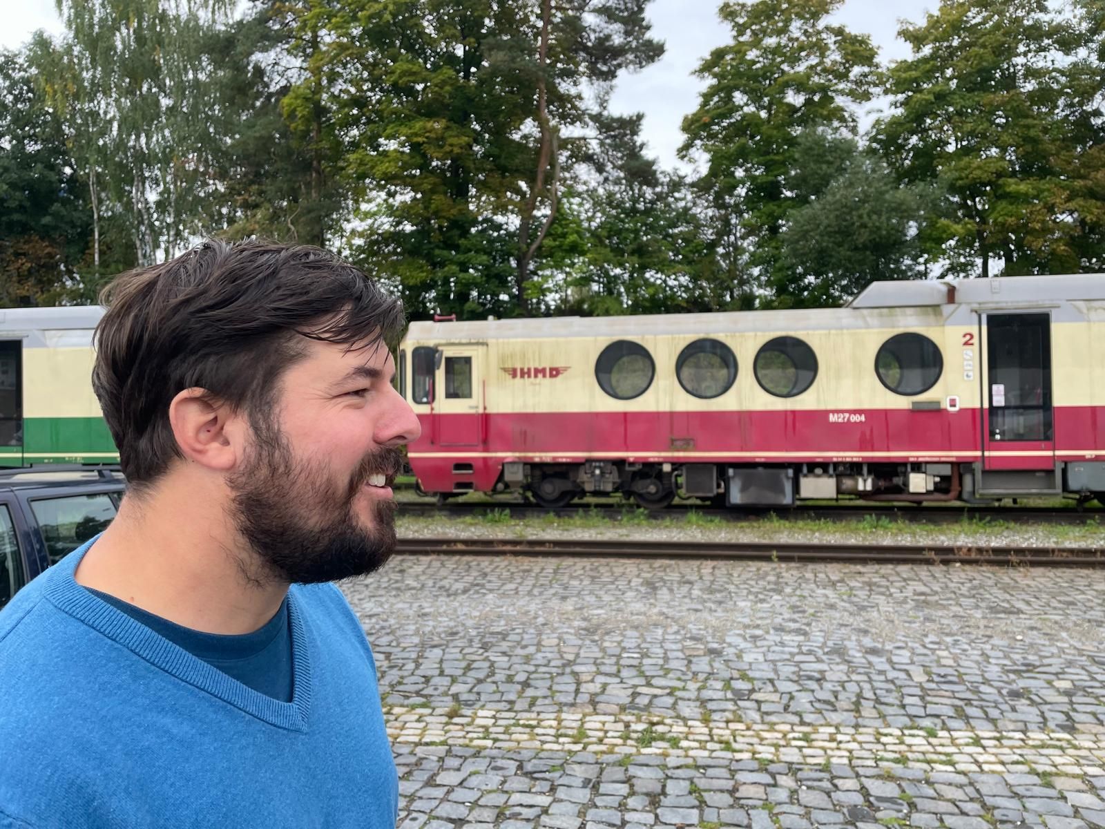 Albert Fikáček na nádraží v Jindřichově Hradci. Autor: Zdopravy.cz/Jan Šindelář