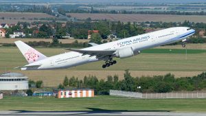 Boeing 777-300ER letecké společnosti China Airlines v Praze.Foto: David Záveský