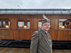 Zkušební jízda projektu gestronomických zážitkových jízd společnosti JLV. Rekonstruovaný jídelní vůz vagonky Ringhoffer je z roku 1906. Foto: Zdopravy.cz / Jan Nevyhoštěný