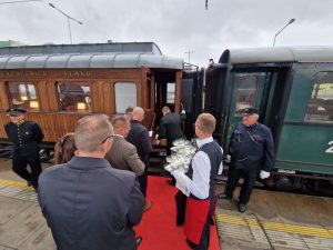Zkušební jízda projektu gestronomických zážitkových jízd společnosti JLV. Rekonstruovaný jídelní vůz vagonky Ringhoffer je z roku 1906. Foto: Zdopravy.cz / Jan Nevyhoštěný