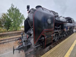 Zkušební jízda projektu gestronomických zážitkových jízd společnosti JLV. Rekonstruovaný jídelní vůz vagonky Ringhoffer je z roku 1906. Foto: Zdopravy.cz / Jan Nevyhoštěný